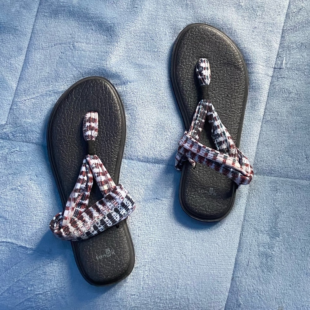 sanuk sandals